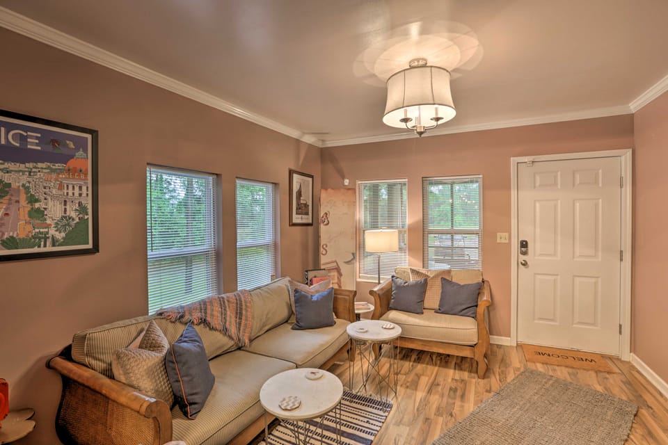 Renovated Home w/ Screened-In Patio on Hwy 90! House in Georgia