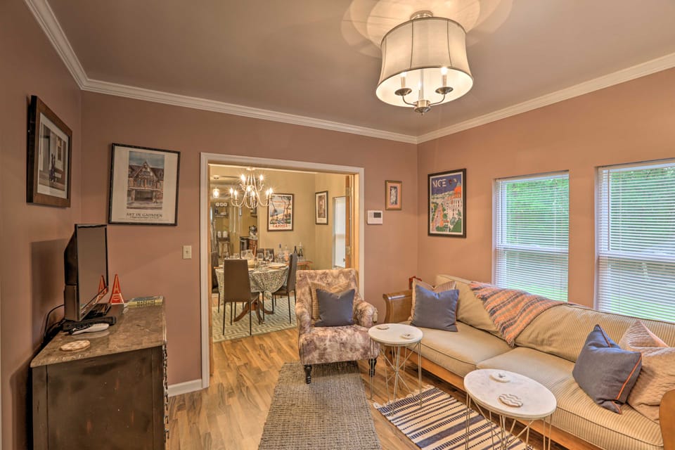 Renovated Home w/ Screened-In Patio on Hwy 90! House in Georgia