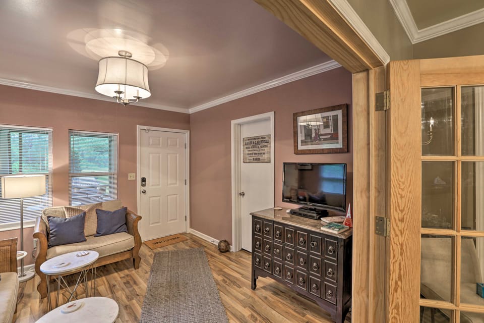 Renovated Home w/ Screened-In Patio on Hwy 90! House in Georgia
