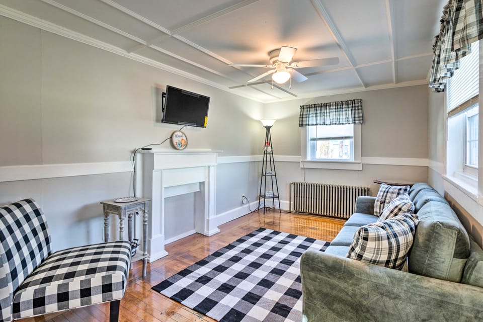 Newport House < 3 Mi to Beaches & Bowen’s Wharf! House in Newport