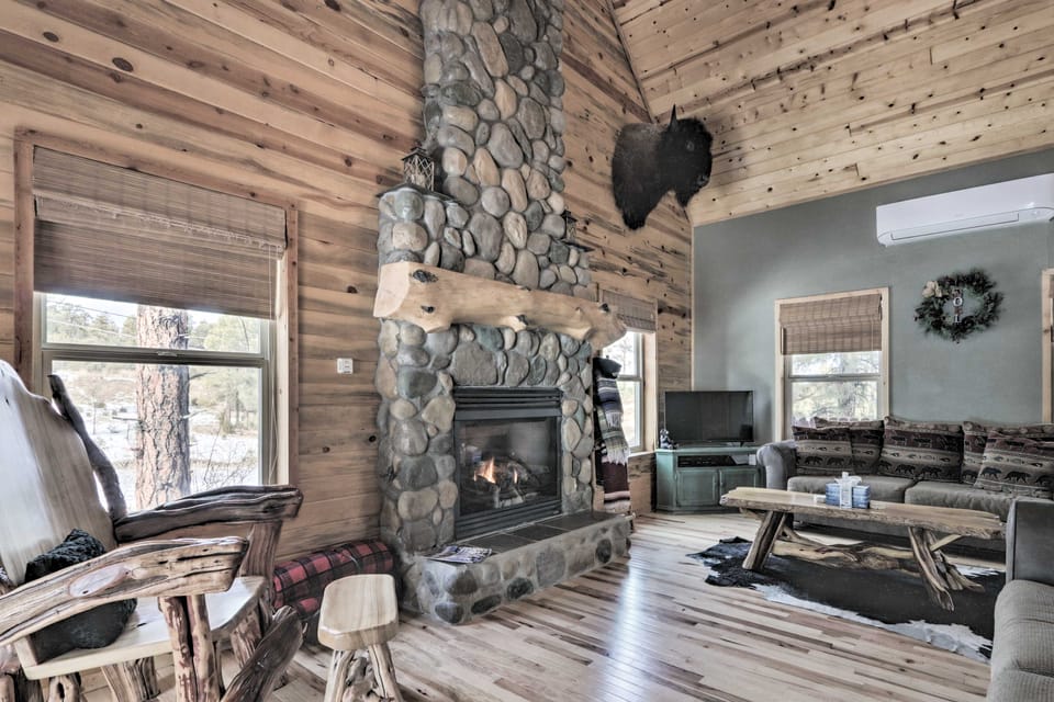 Fire Pit + Game Room: Heber-Overgaard Cabin! House in Heber-Overgaard