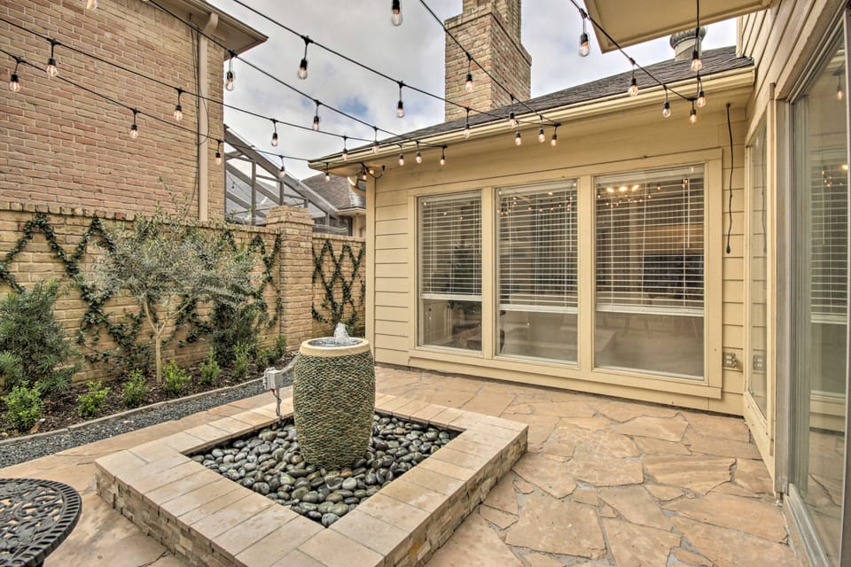 Quiet West Houston Home w/ Patio, Walk to Shops! House in Houston