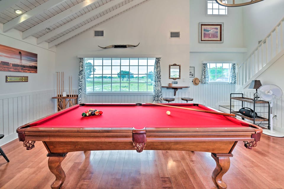 Spacious Getaway ~ 12 Acres, Views, & Hot Tub! House in Possum Kingdom Lake