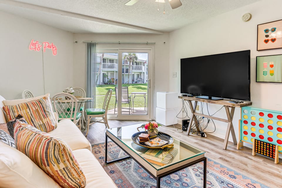 ‘Sea La Vie’ Condo: Pensacola Beach Access! Apartment in Pensacola Beach