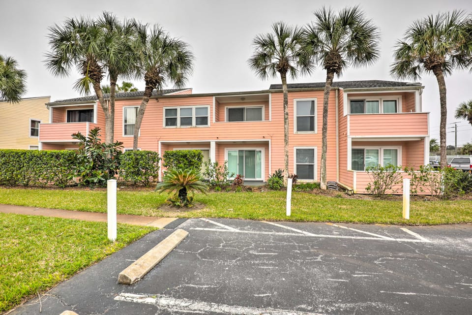 Breezy St Augustine Condo: Walk to Crescent Beach! Apartment in Butler Beach
