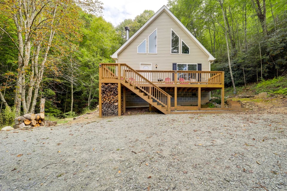 'Greystone' Creekside Cabin: Hike, Fish & Explore! House in Tennessee