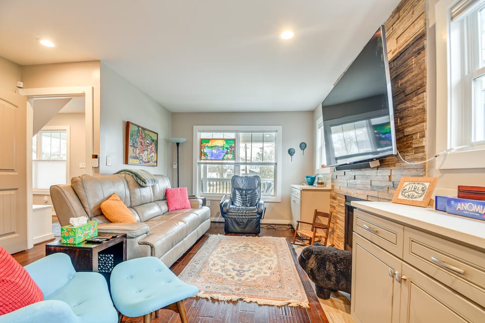 2 Mi to Duke & Dtwn Durham: Modern Home w/ Patio! House in Durham
