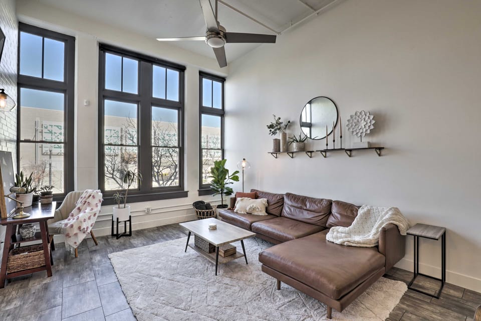 Walk to Shops! SLC Dtwn Studio Loft w/ Patio Apartment in Salt Lake City