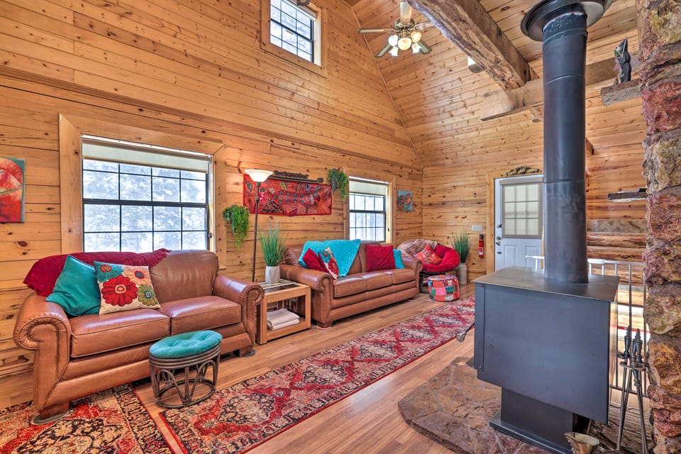 Rustic Duck Creek Village Cabin w/ Fire Pit! House in Utah