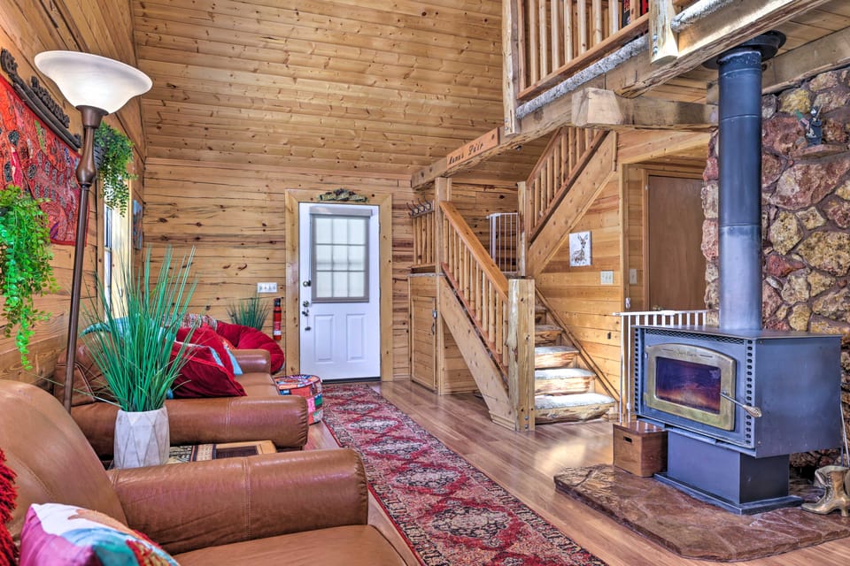 Rustic Duck Creek Village Cabin w/ Fire Pit! House in Utah