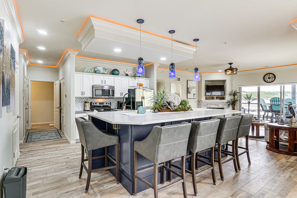 Poolside Fun + Views! Waterfront Ozarks Retreat Apartment in Lake of the Ozarks