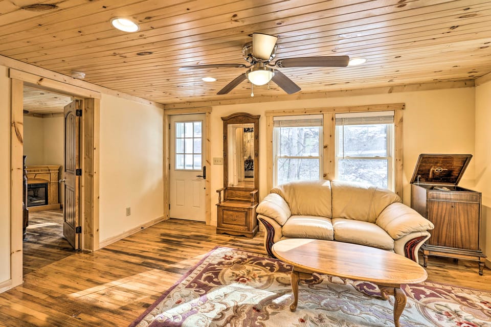 Quaint Appalachian Getaway ~ 2 Mi to Boone! Cottage in Watauga