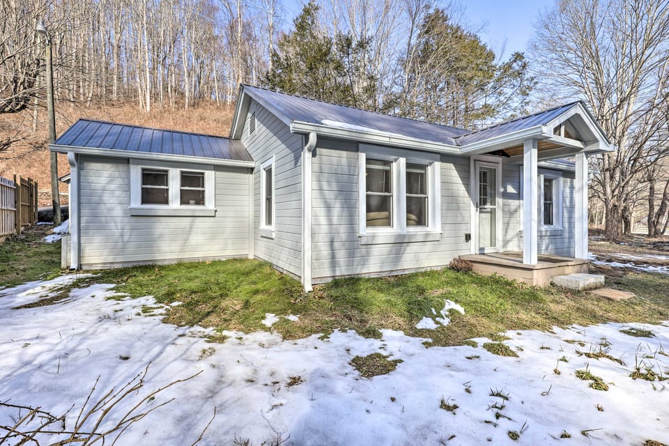Quaint Appalachian Getaway ~ 2 Mi to Boone! Cottage in Watauga