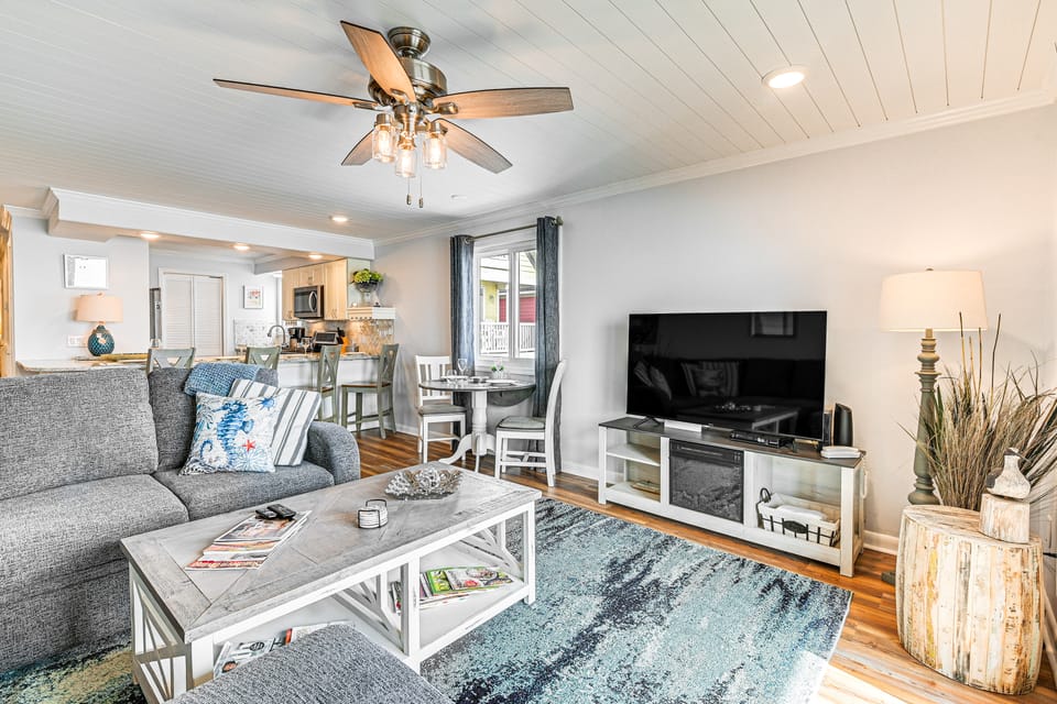 On-The-Beach Escape: Oceanfront in Surfside! Apartment in Surfside Beach