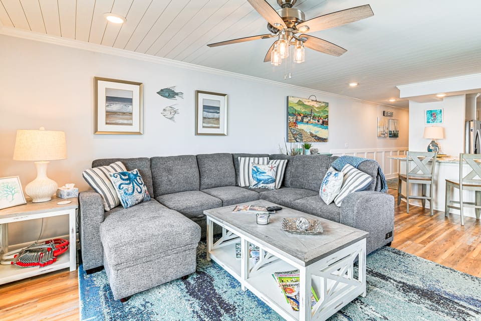 On-The-Beach Escape: Oceanfront in Surfside! Apartment in Surfside Beach