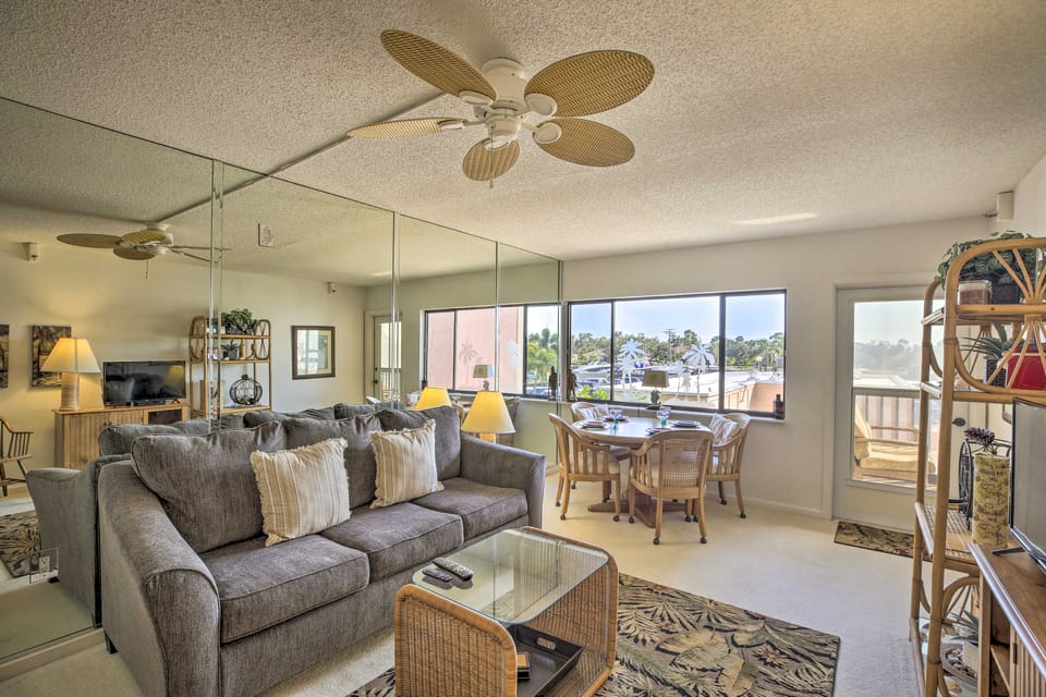 Burnt Store Marina Condo: Boat, Swim, Golf! Apartment in Burnt Store Marina