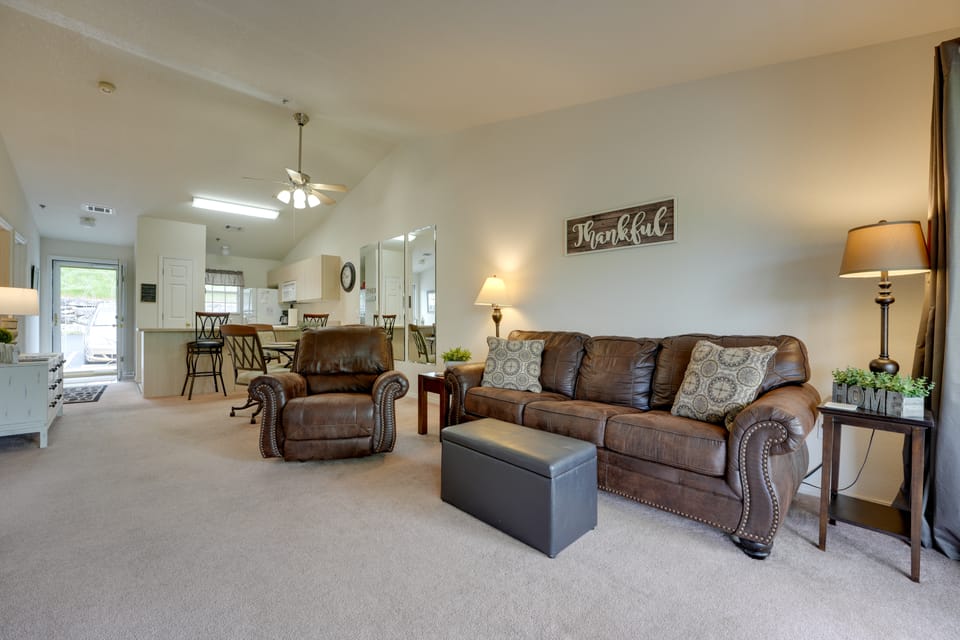 Condo w/ Family Amenities, 3 Mi to Branson Strip! Apartment in Branson