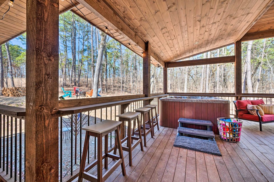 Luxury Cabin Getaway: 1 Mi To Broken Bow Lake! House in Oklahoma