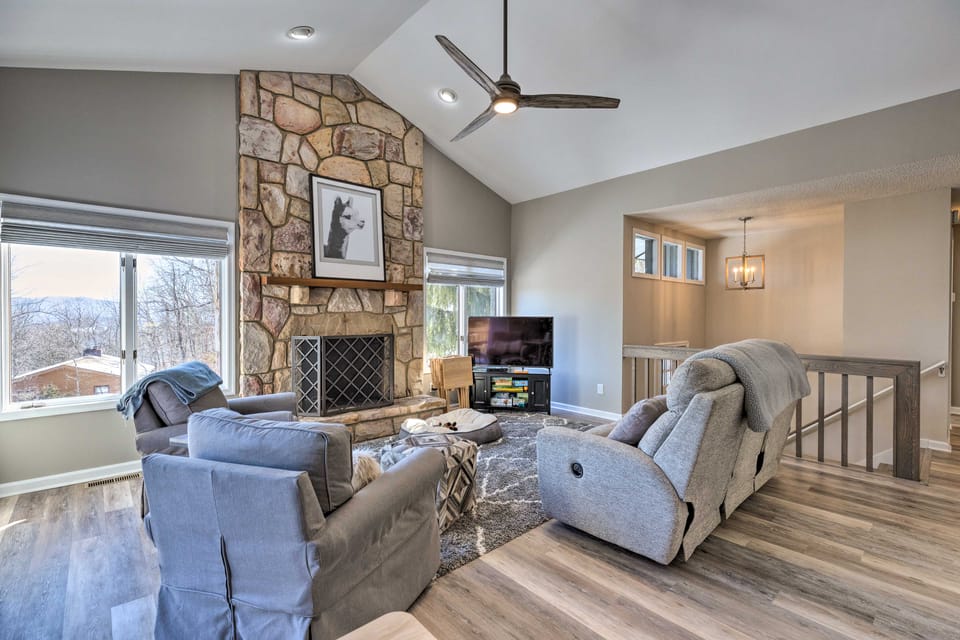 Massanutten Resort Home w/ Deck + Mountain Views! House in Massanutten