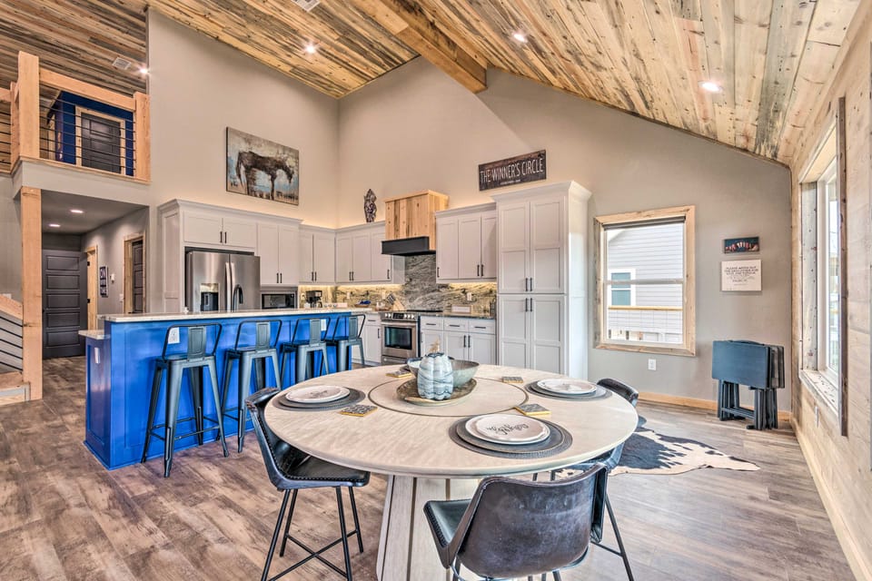 Upscale Riverfront Home w/ Beach & Fire Pit! House in Glenwood