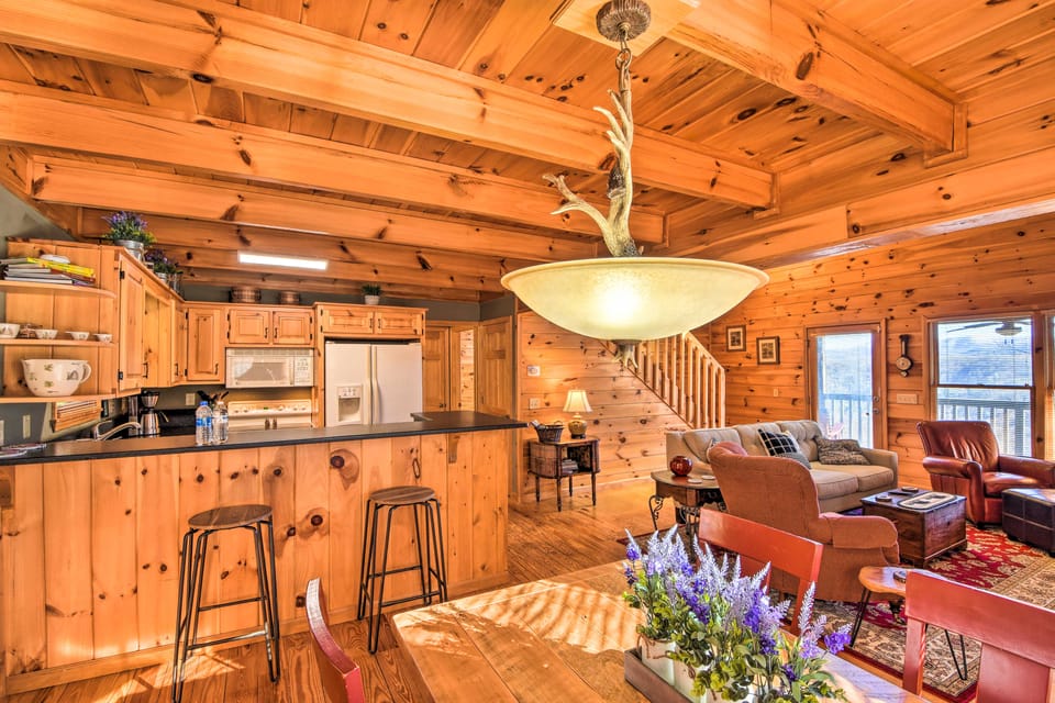 Cozy Mountain Cabin - Panoramic Mountain Views House in Union County