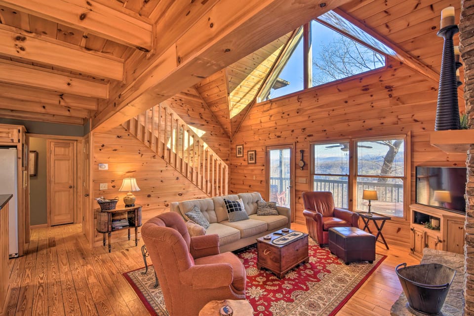 Cozy Mountain Cabin - Panoramic Mountain Views House in Union County