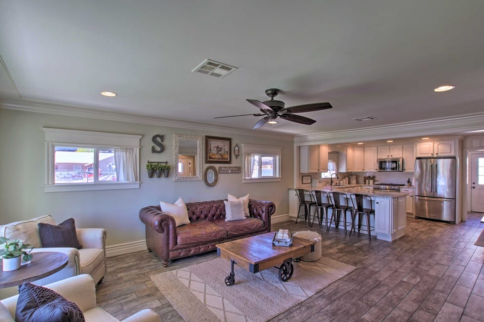 Families w/ Pets Welcome! Dtwn Gilbert Retreat House in Gilbert