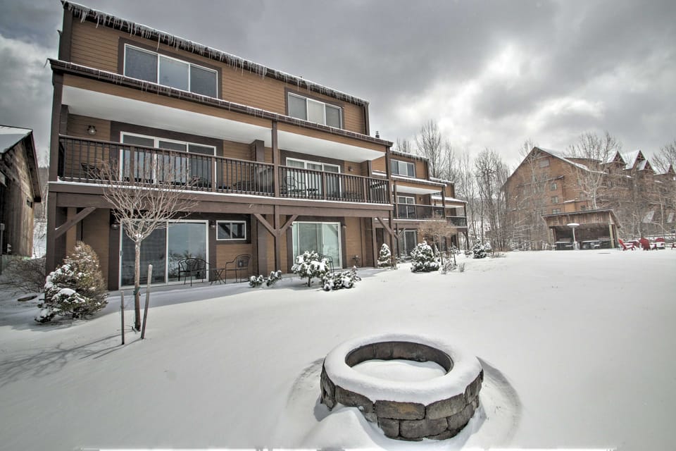 Slopeside Burke Mtn Condo w/ Amenity Access! Apartment in Burke