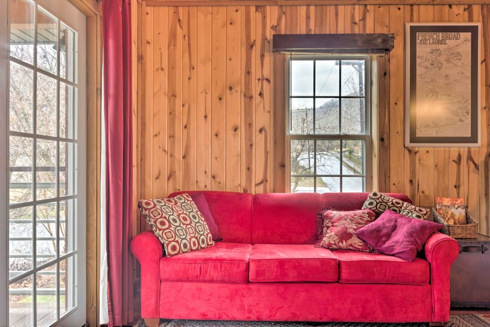 'The Boat House' Creekside Escape in Hot Springs! Apartment in Hot Springs