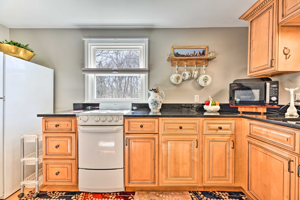 Trolley Apt Upper: Steps to Village Trail & Canal! Apartment in New York