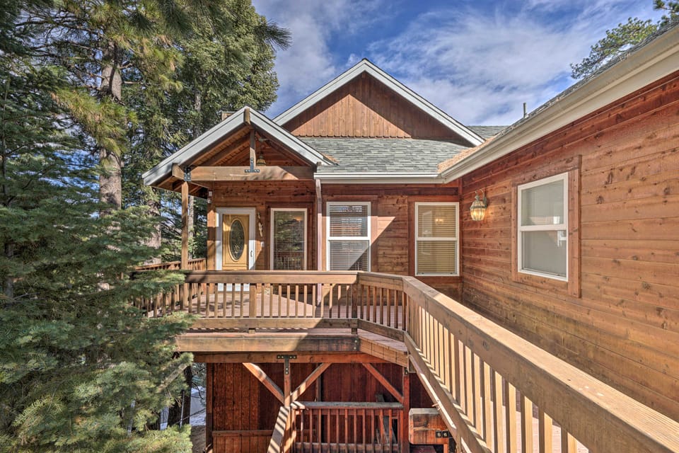 Wraparound Deck: Woodland Cabin in Lake Arrowhead House in Southern California