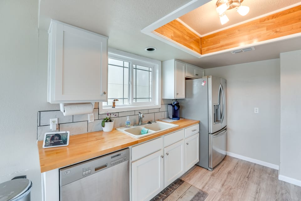 Waterfront Mustang Island Condo w/ Dock! Apartment in North Padre Island
