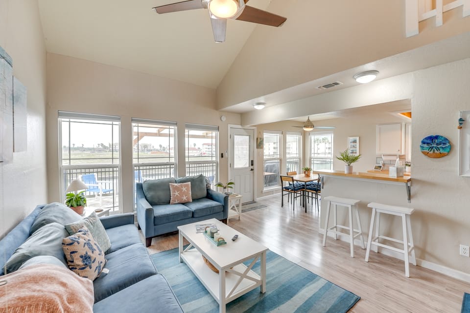 Waterfront Mustang Island Condo w/ Dock! Apartment in North Padre Island