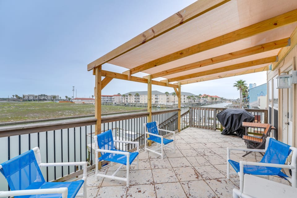 Waterfront Mustang Island Condo w/ Dock! Apartment in North Padre Island