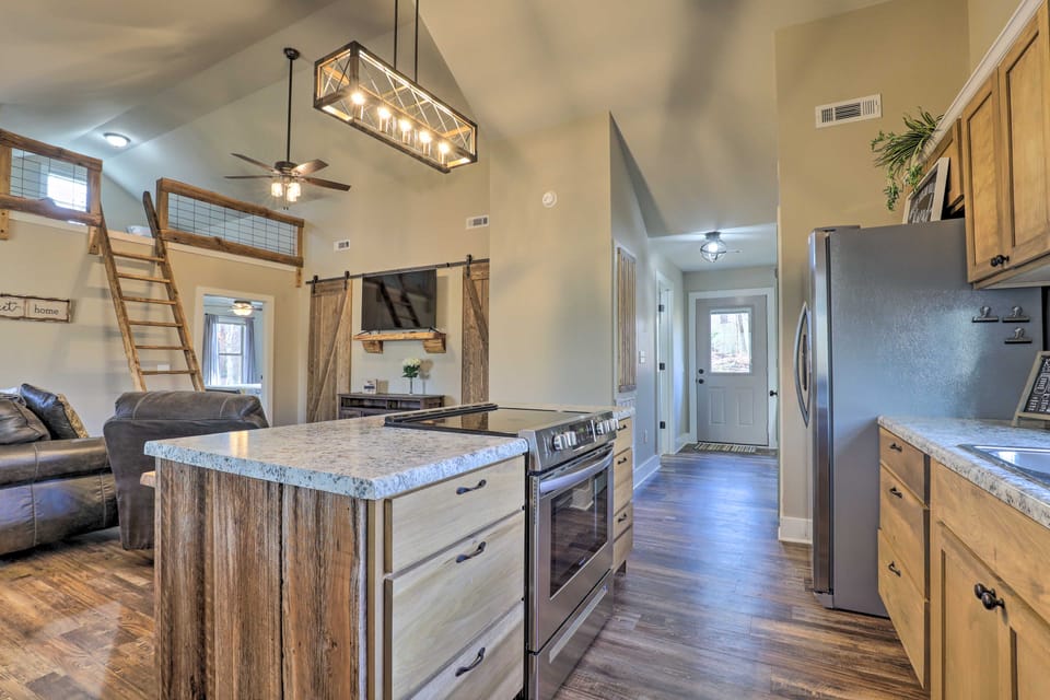 Creek-View Getaway w/ Deck, Yard, & Fire Pit! House in Alabama