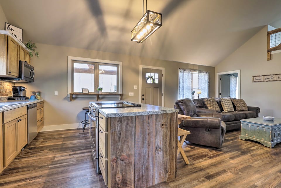 Creek-View Getaway w/ Deck, Yard, & Fire Pit! House in Alabama