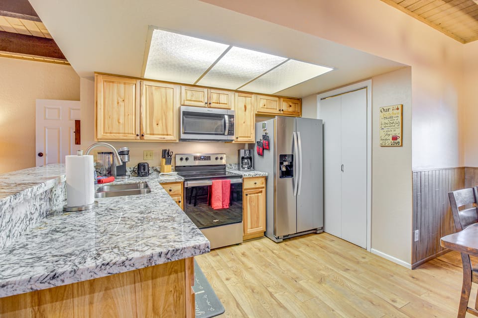 Pinetop Golf & Ski Condo w/ Spacious Patio Apartment in Arizona