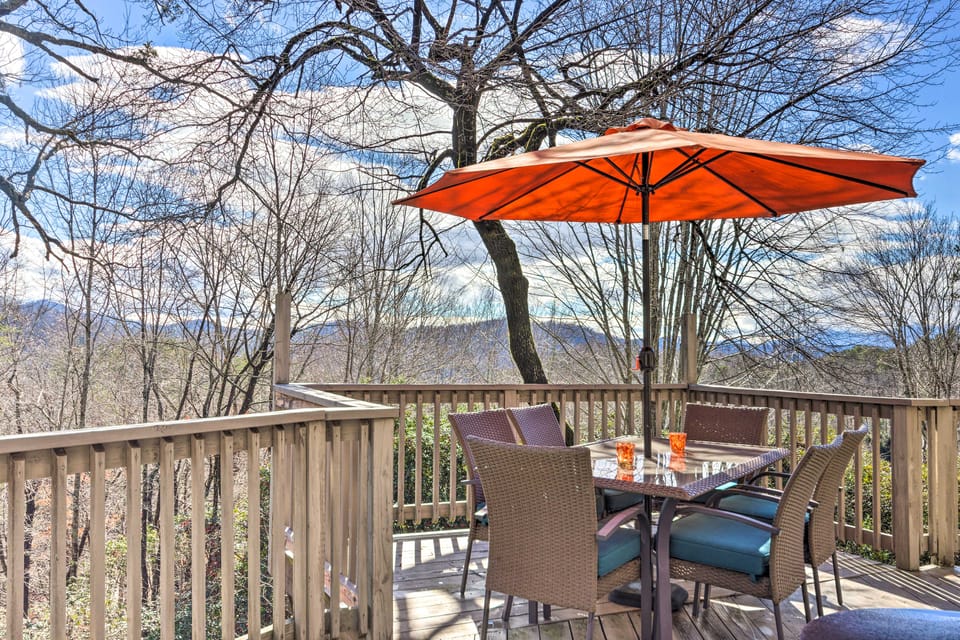 Deck & Mtn Views: Resort Home in Rumbling Bald! House in Lake Lure