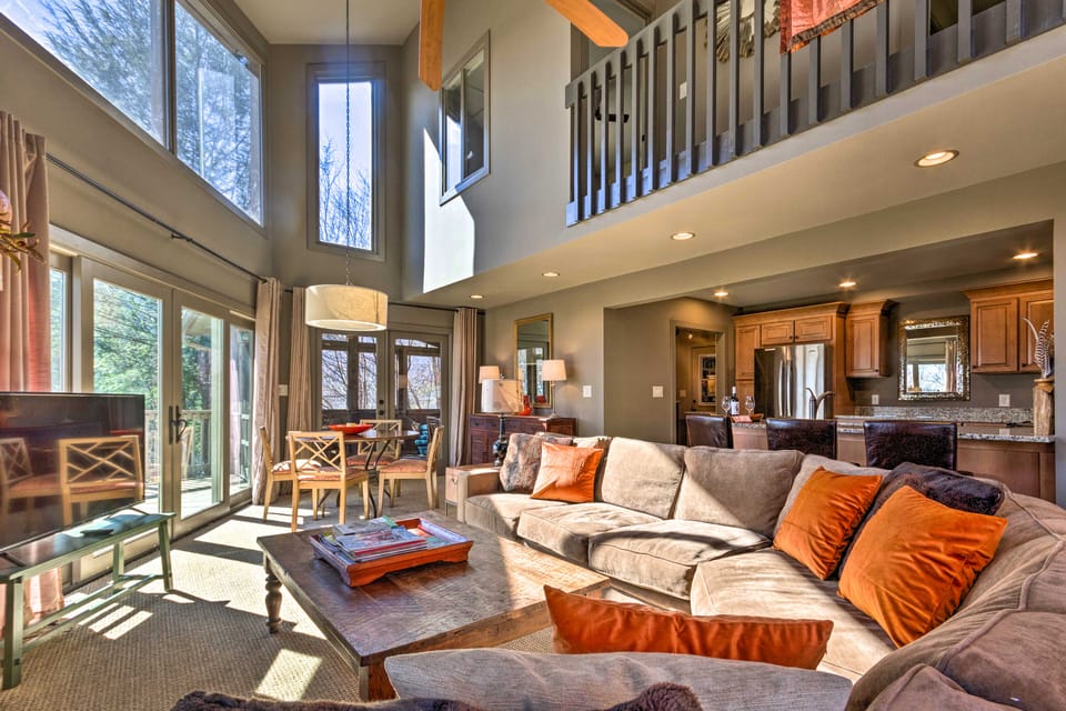 Deck & Mtn Views: Resort Home in Rumbling Bald! House in Lake Lure