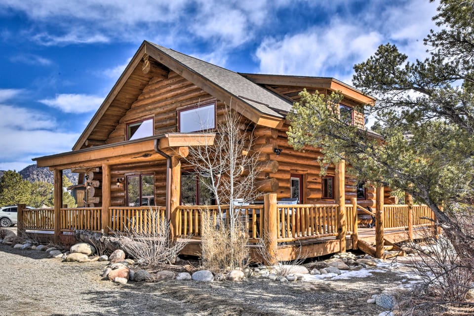Riverfront Retreat w/ Hot Tub: Fish & Hike! House in Park County