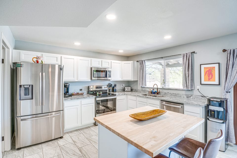 'Bear Canyon Casa' - Tucson Home Base w/ Mtn Views House in Tanque Verde