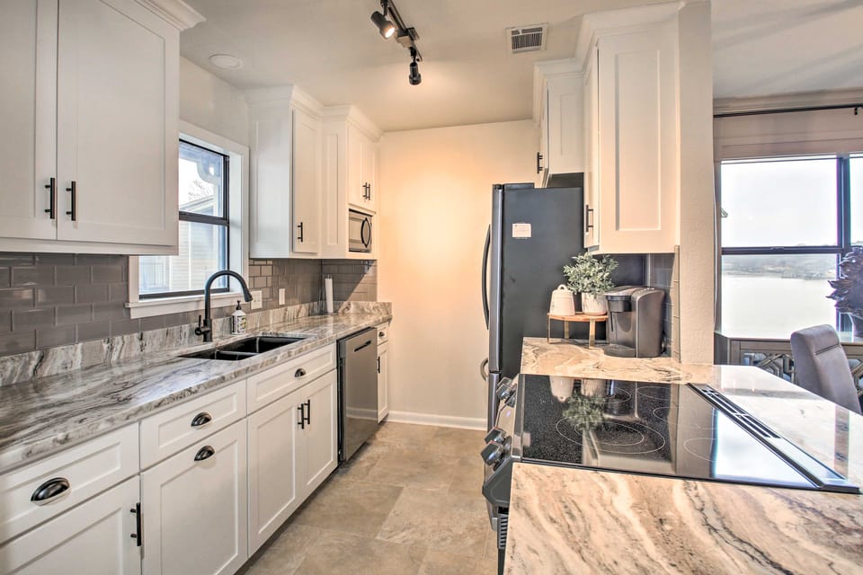 Boat Slip: Lake Hamilton Condo in Hot Springs! Apartment in Rockwell