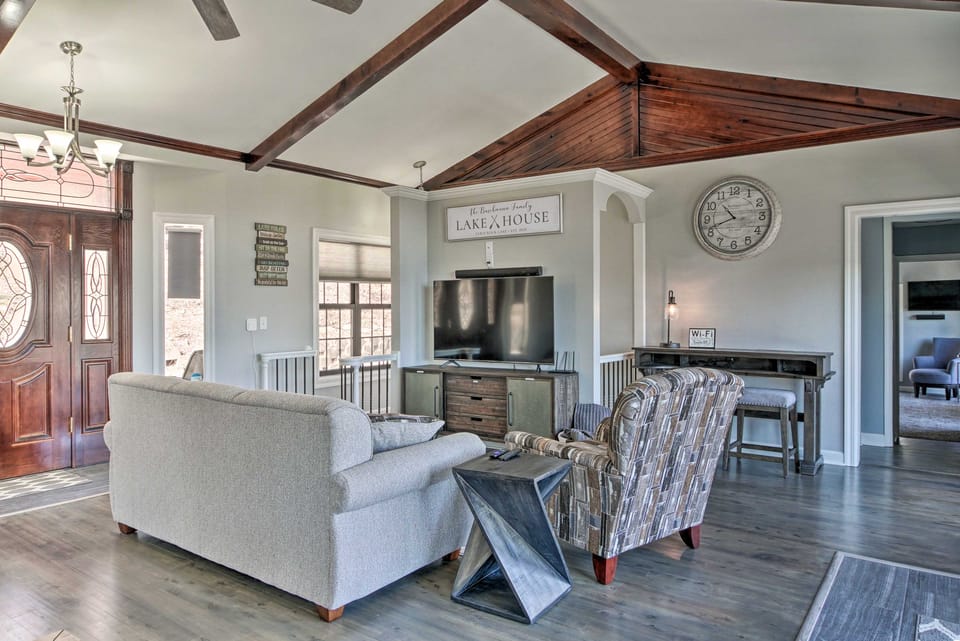 Pet-Friendly Branson Area Home: Hot Tub, Game Room House in Table Rock Lake