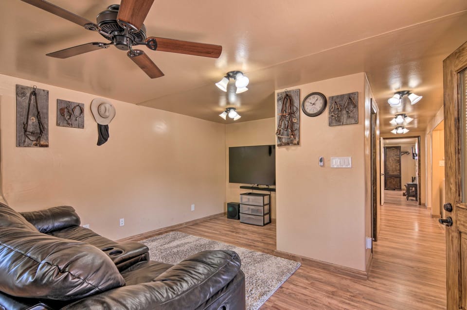 Cozy Home w/ Canyon Views: 2 Mi to Grand Staircase House in Utah