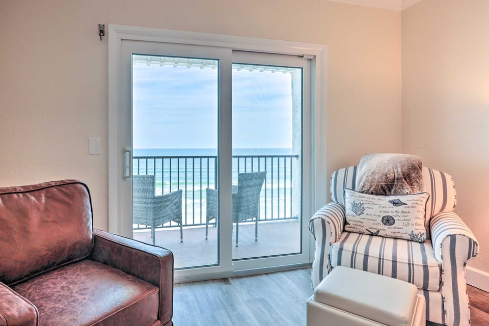 Oceanfront Retreat w/ Beach & Resort Access! Apartment in Daytona Beach Shores