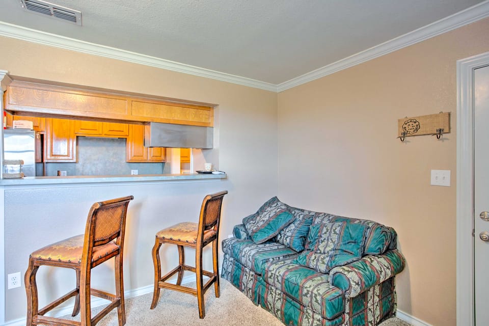 Remodeled Ranch Apt in Sanger: 12 Mi to Lake! Apartment in Texas