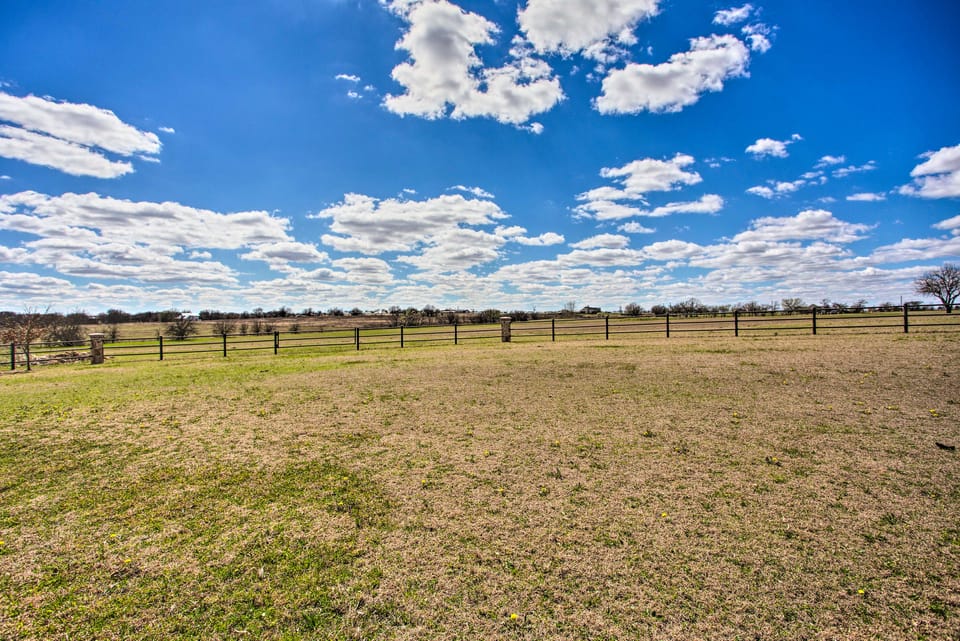 Remodeled Ranch Apt in Sanger: 12 Mi to Lake! Apartment in Texas