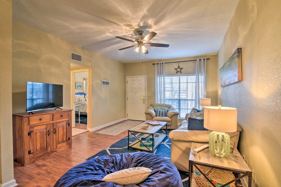 < 1 Mi to Stewart Beach: Gem in East End Galveston Apartment in Texas City