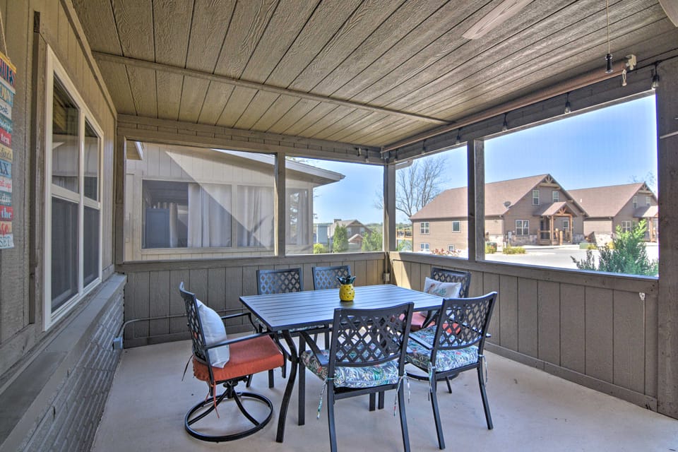 Resort Cabin w/ Nearby Pool & Lake Access! House in Table Rock Lake
