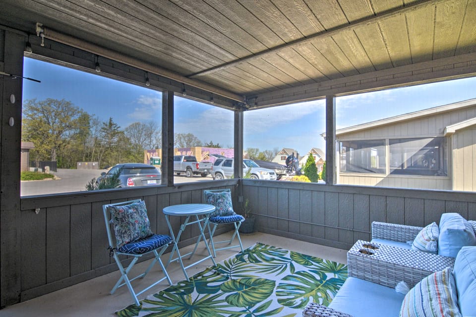 Resort Cabin w/ Nearby Pool & Lake Access! House in Table Rock Lake